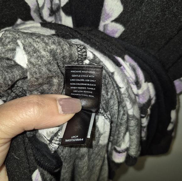 Simply Vera Floral XXL Black and Pale Pink Nightgown - Picture 5 of 7